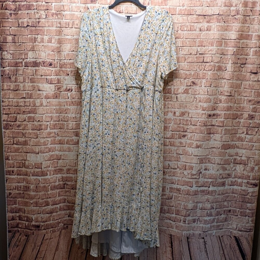 Torrid Floral Wrap Dress with Ruffle Hem Torrid Size 4 (26 or 4X)